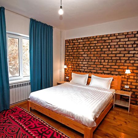 Hotel Good Night Jalal-Abad Kültér fotó