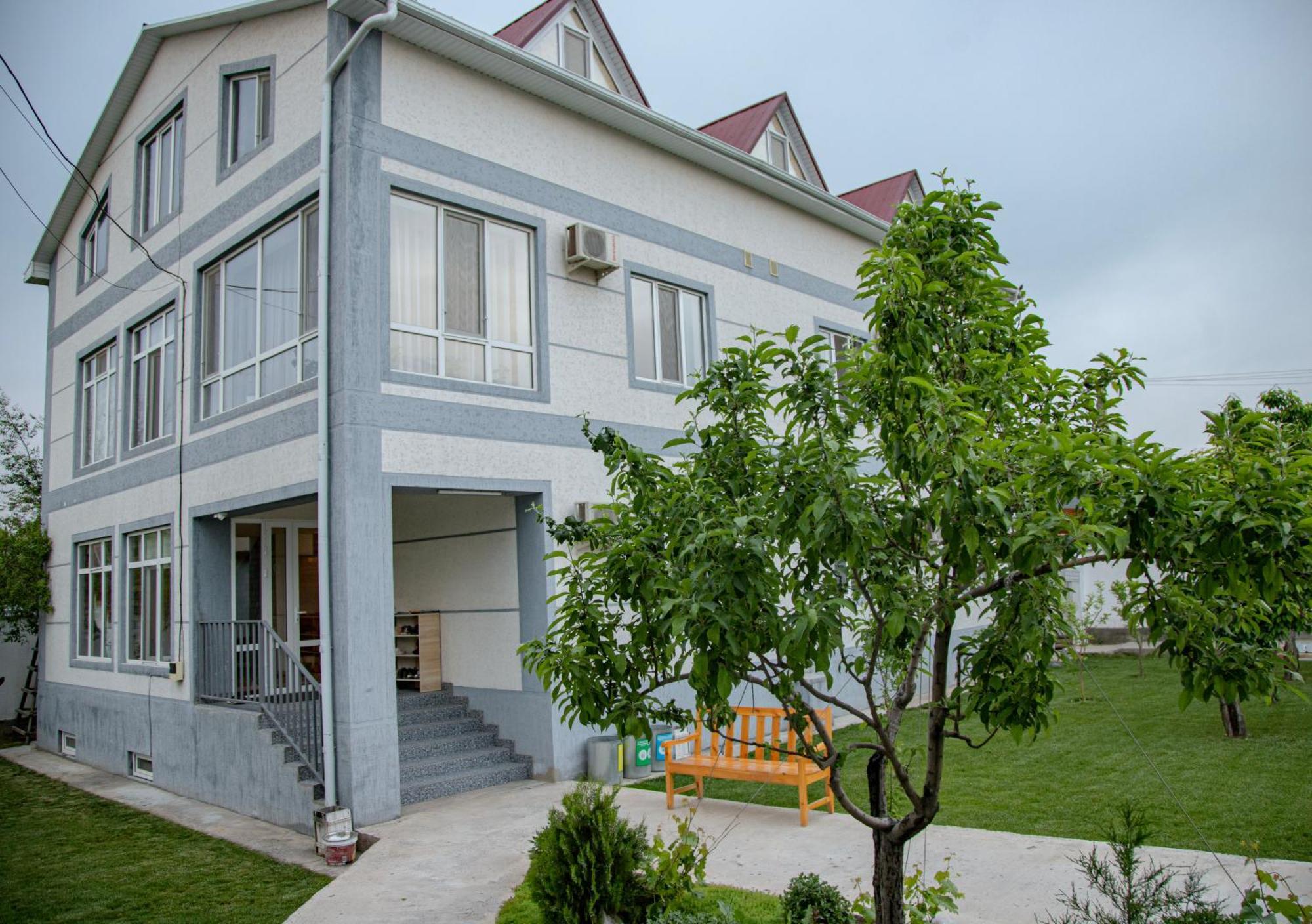 Hotel Good Night Jalal-Abad Kültér fotó